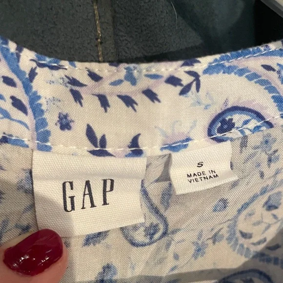 ❤️ 5/$15 GAP blouse - Picture 4 of 5